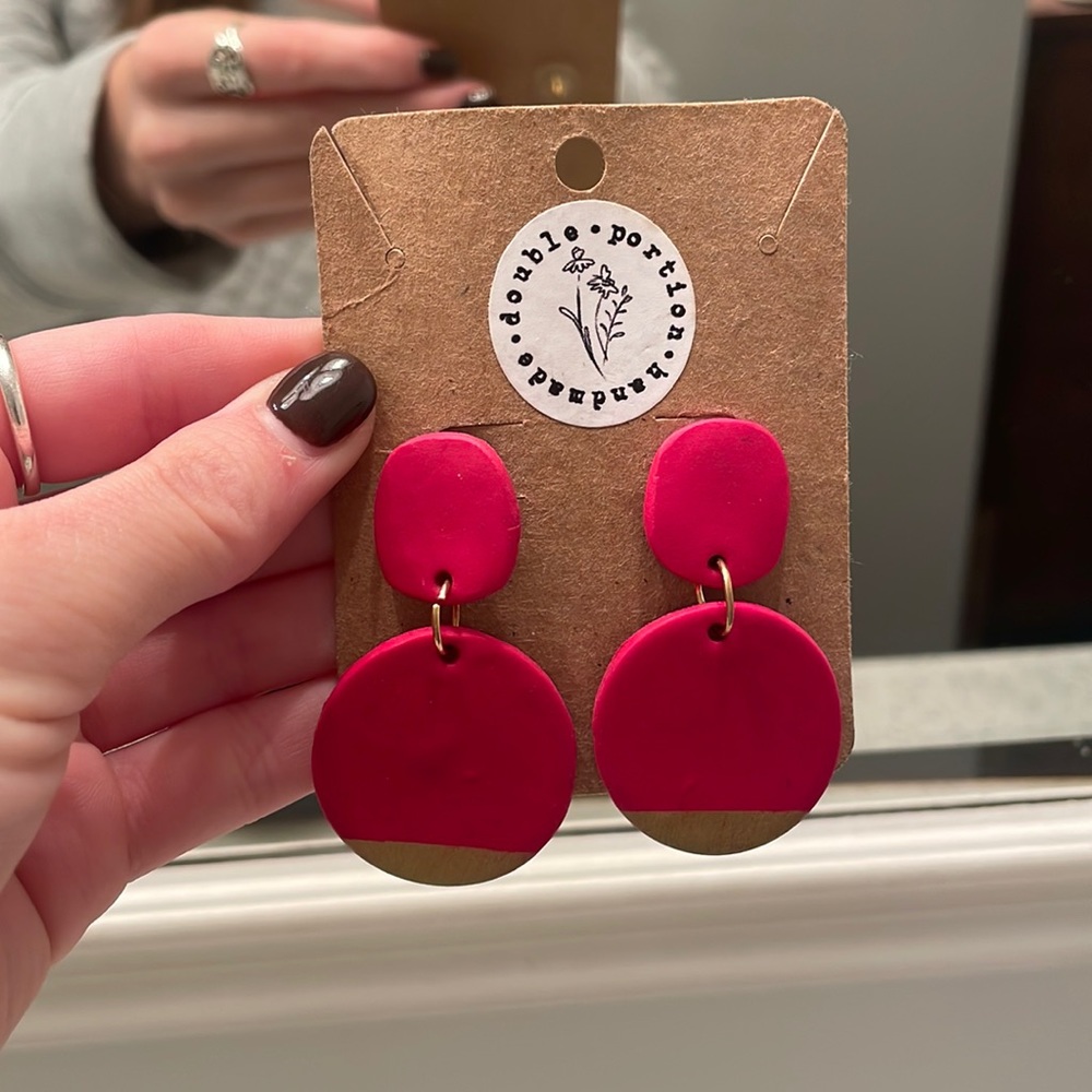 Handmade statement earrings! Great for a game day. Never worn :)